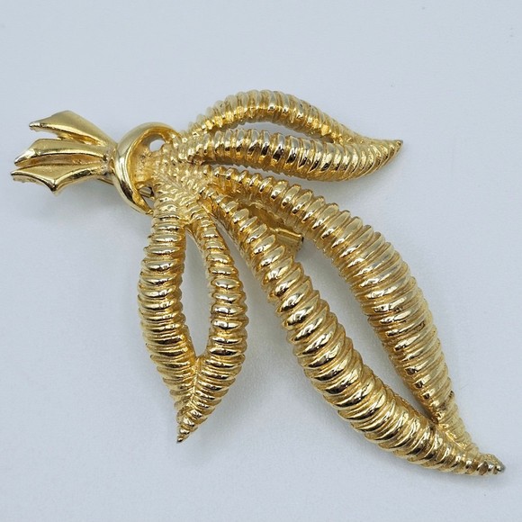 Vintage Brooch Gold Tone Ribbed Leaf Statement Estate Jewelry Pin - Picture 8 of 10